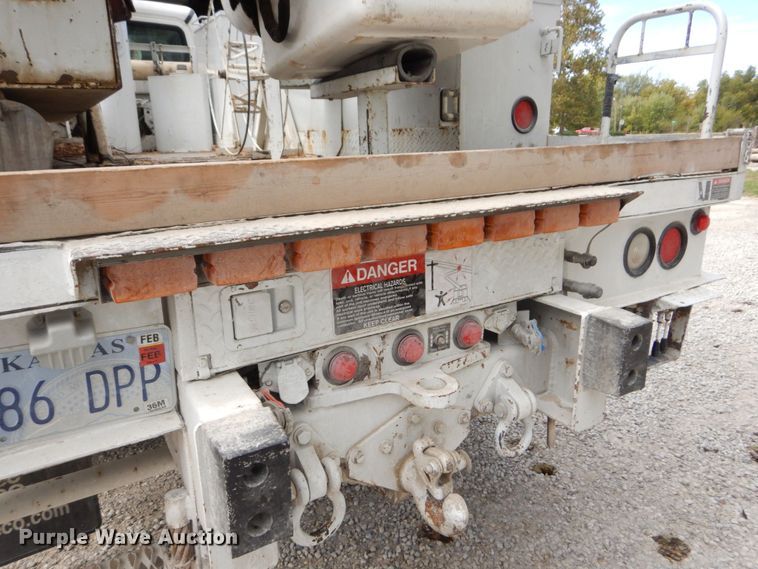 image for item LY9224 2005 Freightliner Business Class M2  bucket truck