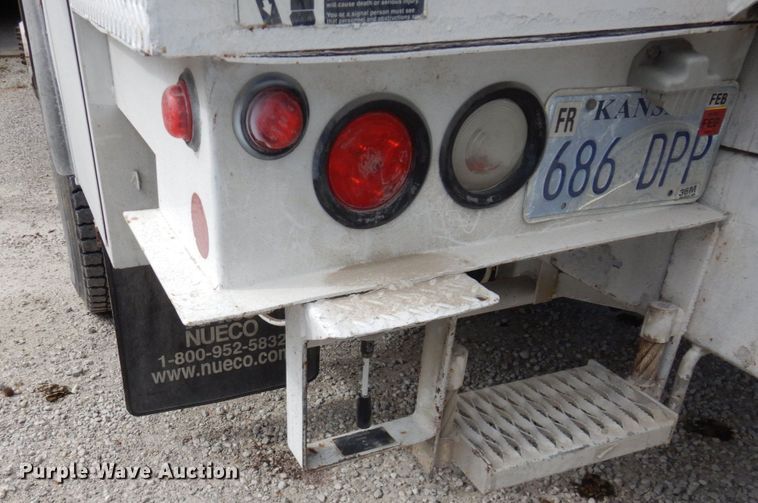 image for item LY9224 2005 Freightliner Business Class M2  bucket truck