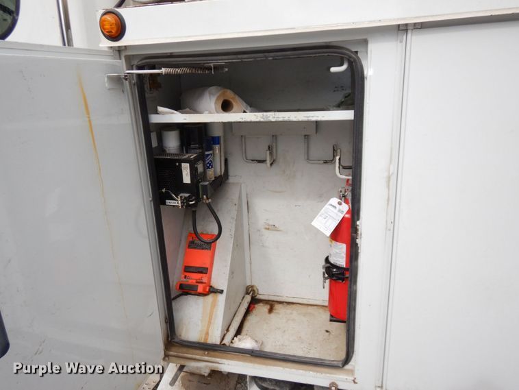 image for item LY9224 2005 Freightliner Business Class M2  bucket truck