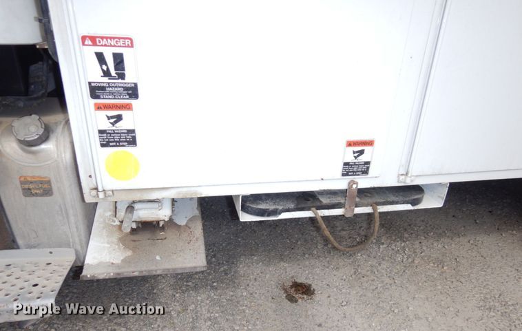 image for item LY9224 2005 Freightliner Business Class M2  bucket truck