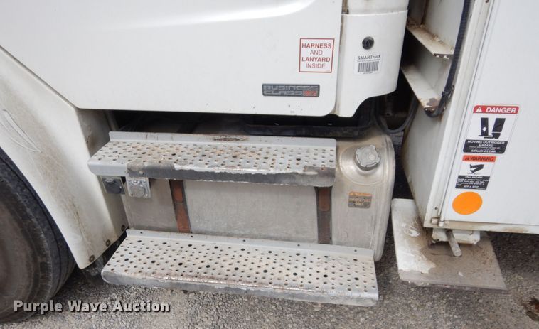 image for item LY9224 2005 Freightliner Business Class M2  bucket truck