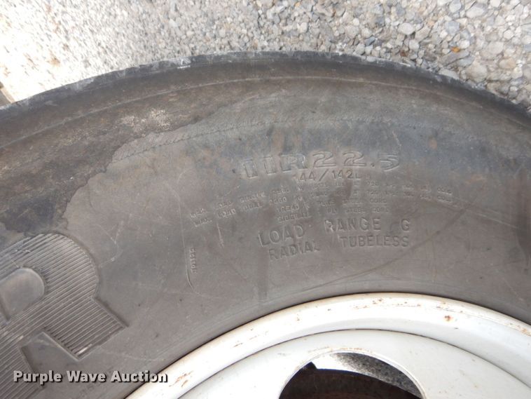 image for item LY9224 2005 Freightliner Business Class M2  bucket truck