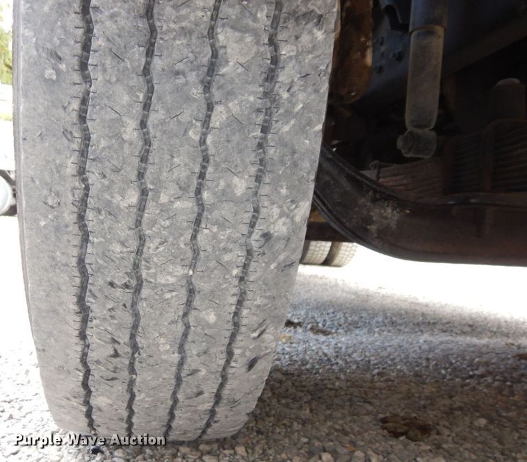 image for item LY9224 2005 Freightliner Business Class M2  bucket truck