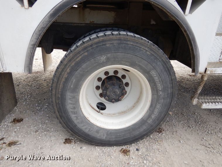 image for item LY9224 2005 Freightliner Business Class M2  bucket truck