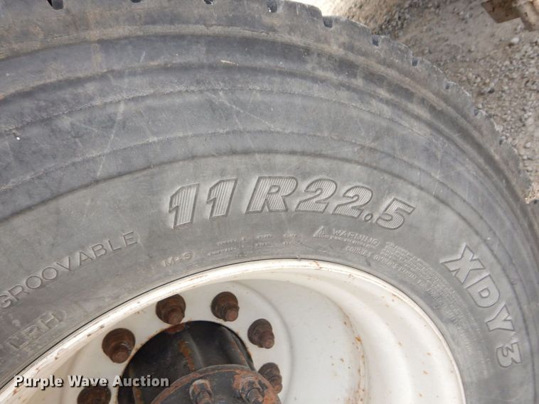 image for item LY9224 2005 Freightliner Business Class M2  bucket truck