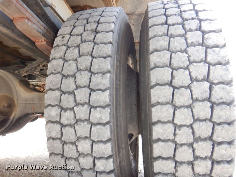 image for item LY9224 2005 Freightliner Business Class M2  bucket truck