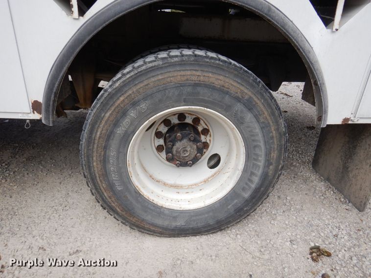 image for item LY9224 2005 Freightliner Business Class M2  bucket truck