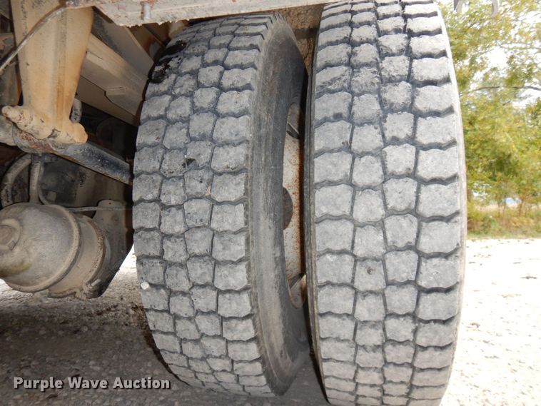 image for item LY9224 2005 Freightliner Business Class M2  bucket truck