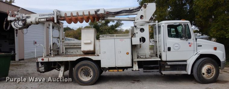 image for item LY9225 2001 Freightliner FL70  digger derrick truck