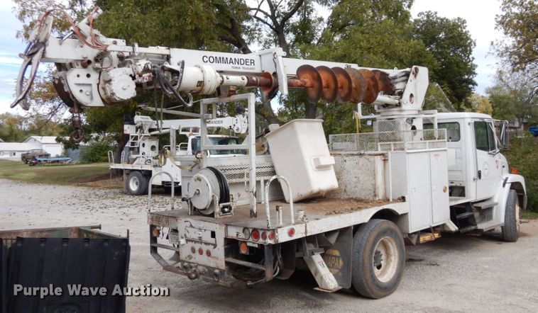 image for item LY9225 2001 Freightliner FL70  digger derrick truck