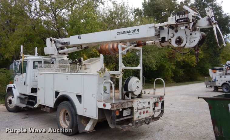 image for item LY9225 2001 Freightliner FL70  digger derrick truck