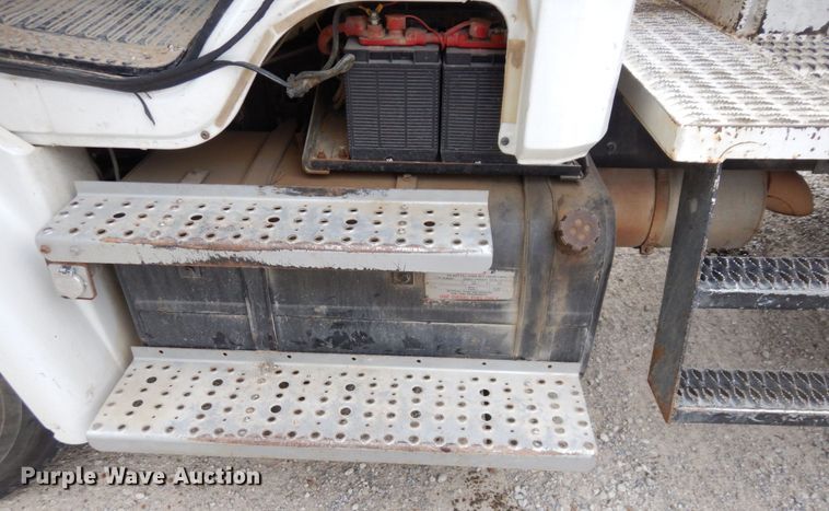 image for item LY9225 2001 Freightliner FL70  digger derrick truck