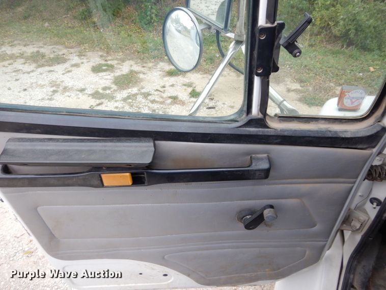 image for item LY9225 2001 Freightliner FL70  digger derrick truck