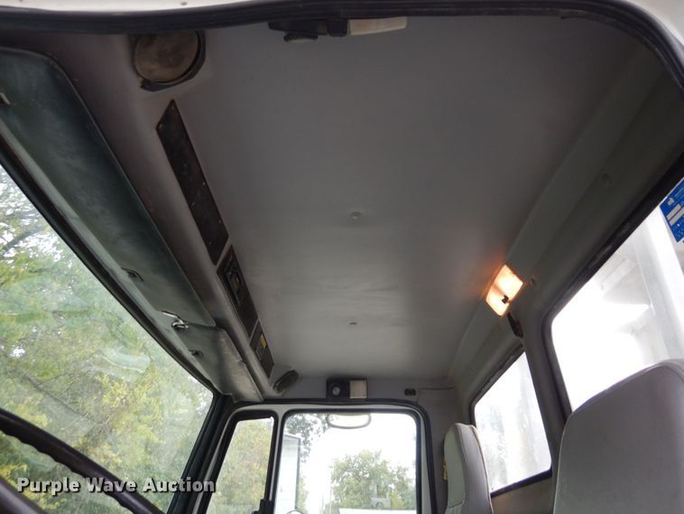 image for item LY9225 2001 Freightliner FL70  digger derrick truck