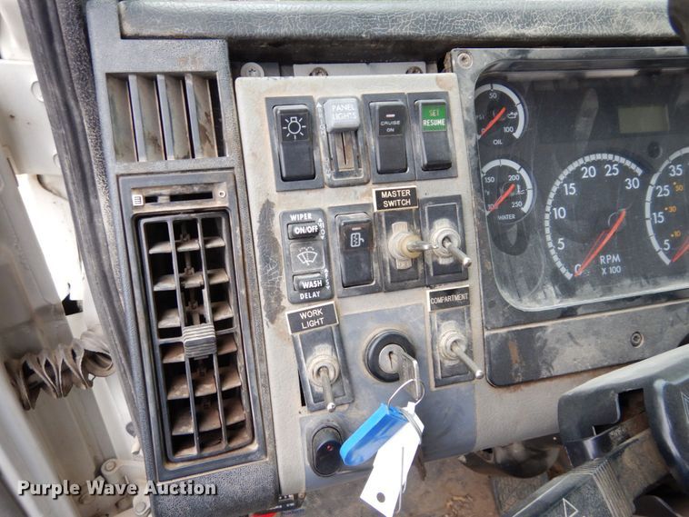 image for item LY9225 2001 Freightliner FL70  digger derrick truck