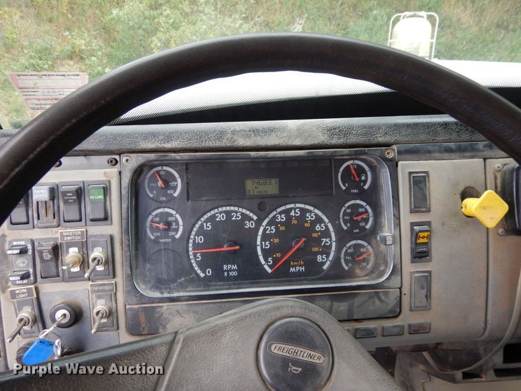 image for item LY9225 2001 Freightliner FL70  digger derrick truck