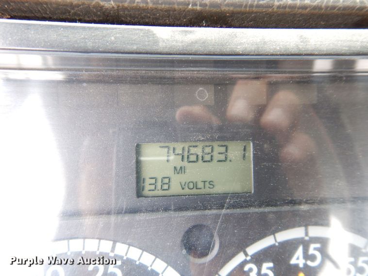 image for item LY9225 2001 Freightliner FL70  digger derrick truck