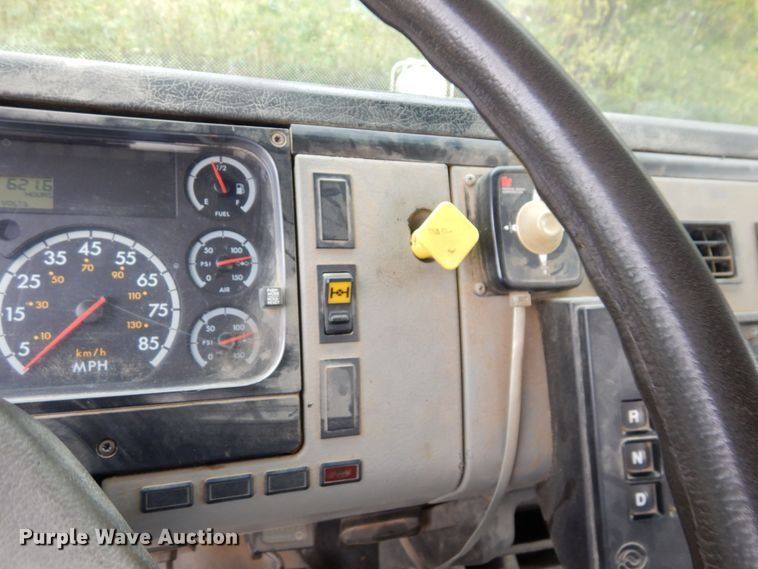 image for item LY9225 2001 Freightliner FL70  digger derrick truck