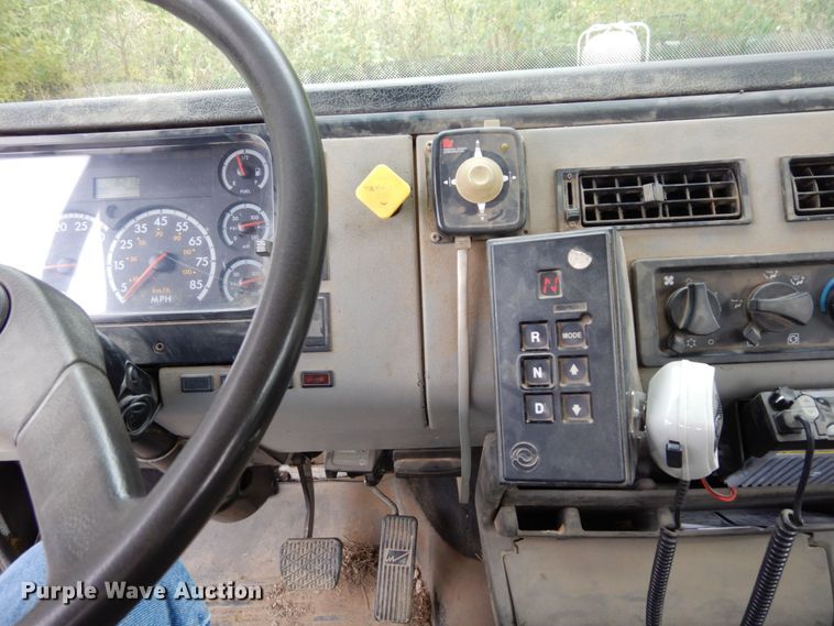 image for item LY9225 2001 Freightliner FL70  digger derrick truck