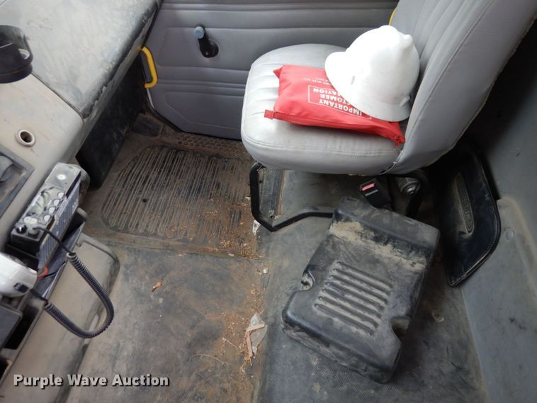 image for item LY9225 2001 Freightliner FL70  digger derrick truck