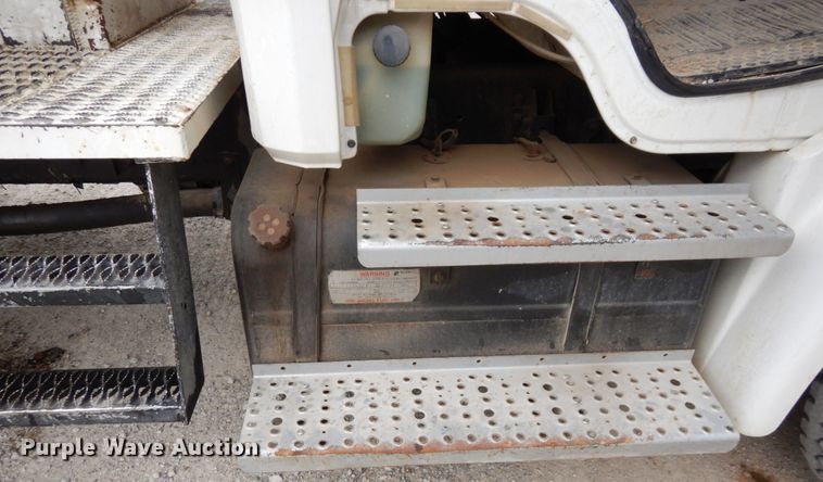 image for item LY9225 2001 Freightliner FL70  digger derrick truck