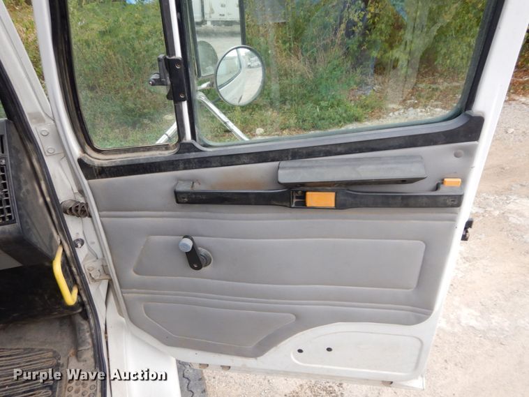 image for item LY9225 2001 Freightliner FL70  digger derrick truck