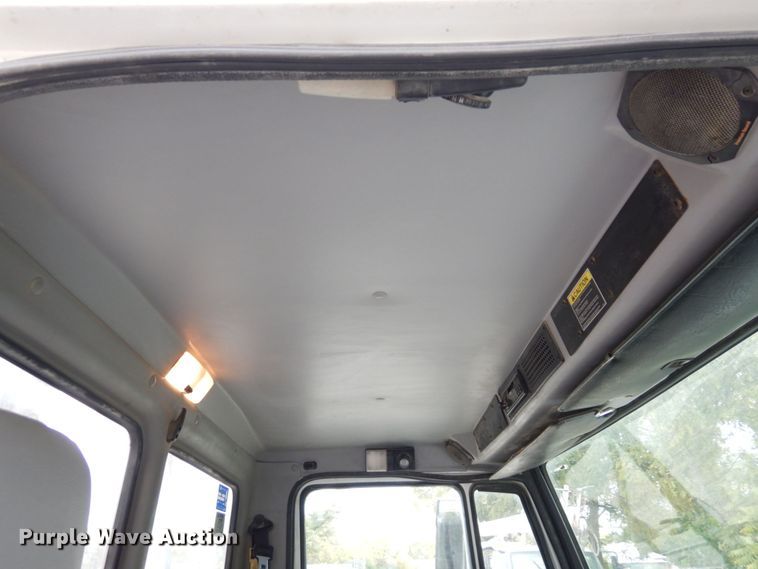 image for item LY9225 2001 Freightliner FL70  digger derrick truck