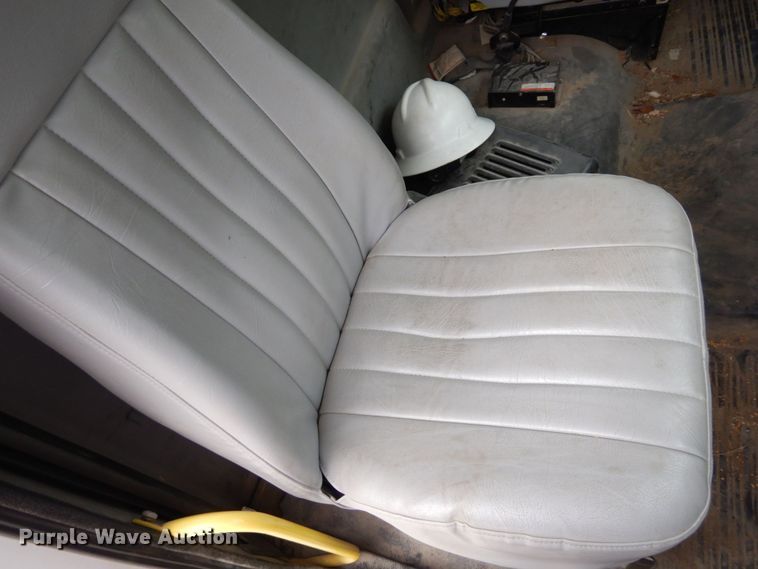 image for item LY9225 2001 Freightliner FL70  digger derrick truck