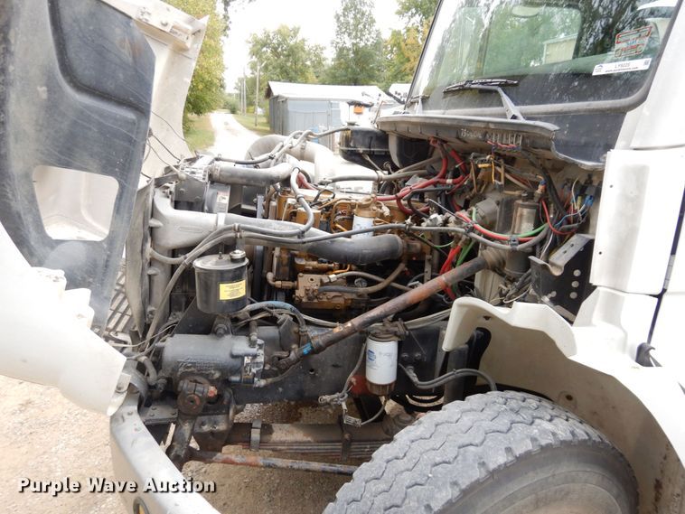 image for item LY9225 2001 Freightliner FL70  digger derrick truck