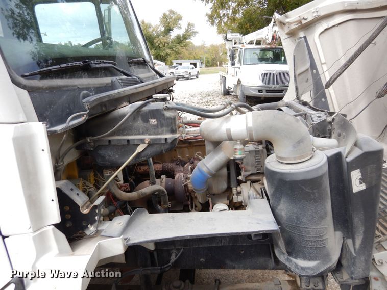 image for item LY9225 2001 Freightliner FL70  digger derrick truck