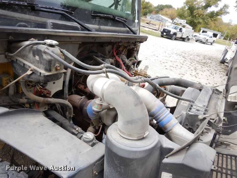 image for item LY9225 2001 Freightliner FL70  digger derrick truck