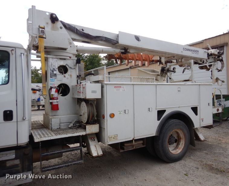 image for item LY9225 2001 Freightliner FL70  digger derrick truck