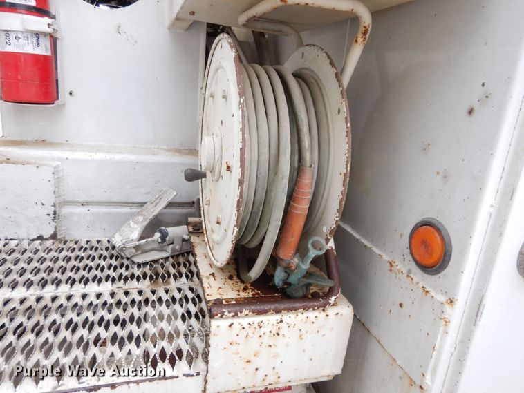 image for item LY9225 2001 Freightliner FL70  digger derrick truck