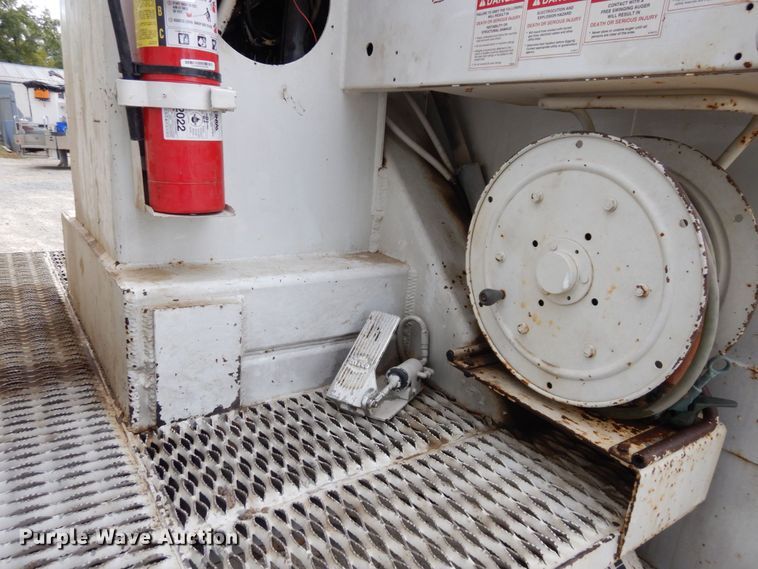 image for item LY9225 2001 Freightliner FL70  digger derrick truck