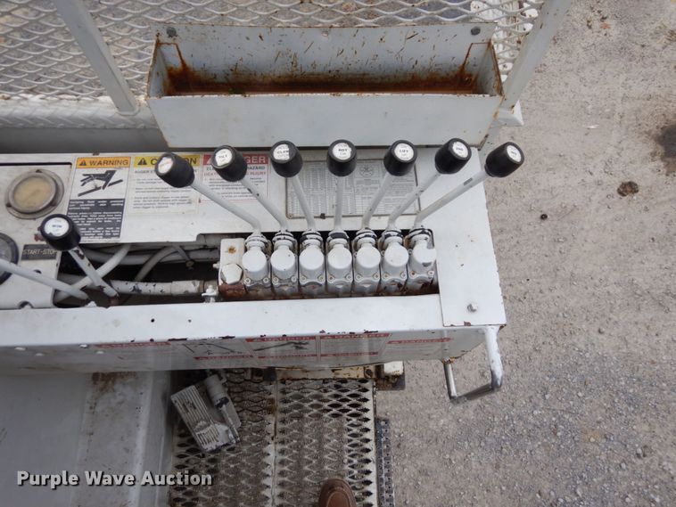 image for item LY9225 2001 Freightliner FL70  digger derrick truck