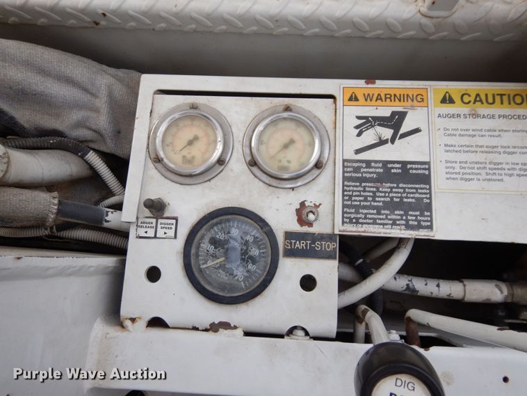 image for item LY9225 2001 Freightliner FL70  digger derrick truck