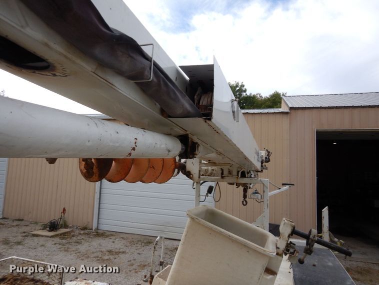 image for item LY9225 2001 Freightliner FL70  digger derrick truck