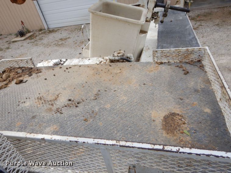 image for item LY9225 2001 Freightliner FL70  digger derrick truck