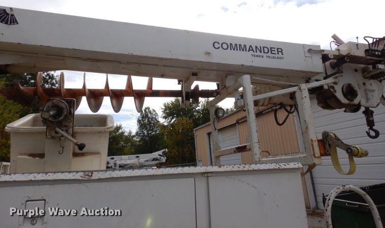 image for item LY9225 2001 Freightliner FL70  digger derrick truck