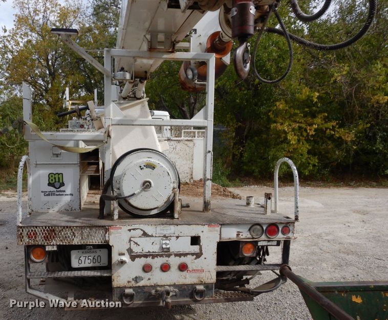 image for item LY9225 2001 Freightliner FL70  digger derrick truck