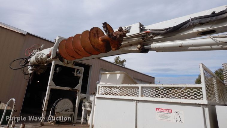 image for item LY9225 2001 Freightliner FL70  digger derrick truck