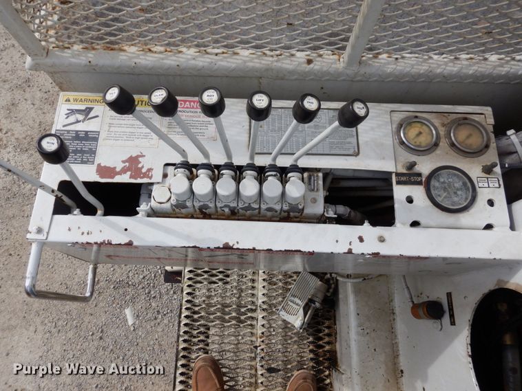 image for item LY9225 2001 Freightliner FL70  digger derrick truck