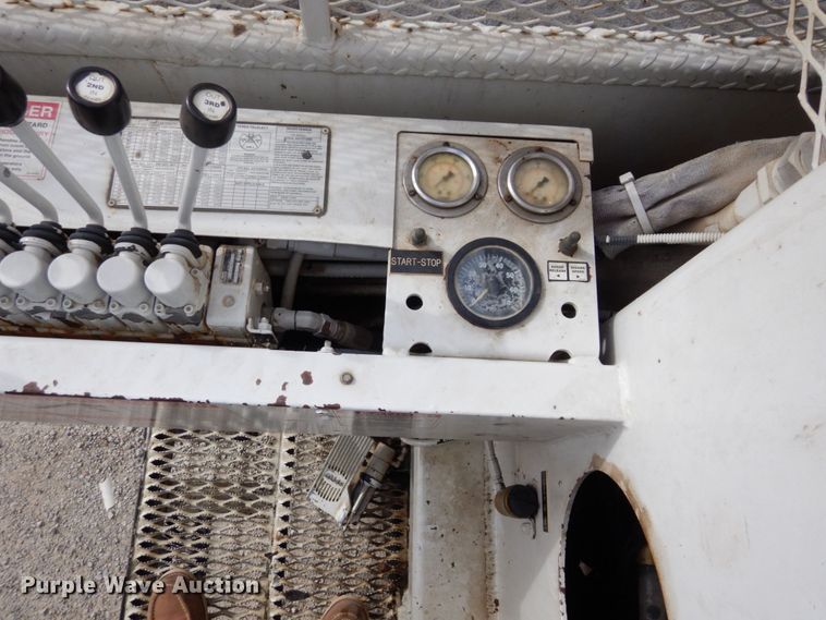 image for item LY9225 2001 Freightliner FL70  digger derrick truck