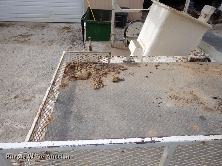 image for item LY9225 2001 Freightliner FL70  digger derrick truck