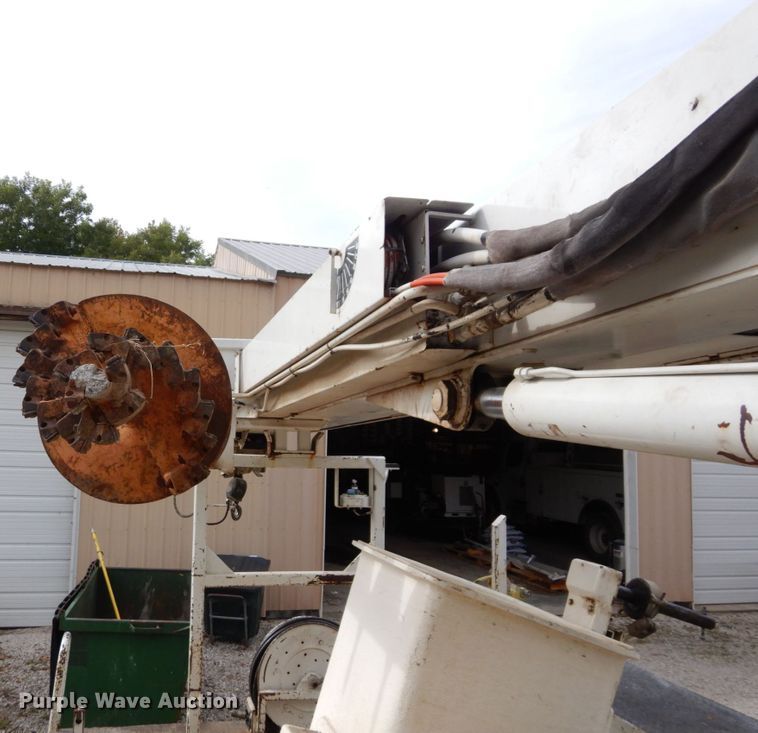 image for item LY9225 2001 Freightliner FL70  digger derrick truck