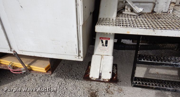 image for item LY9225 2001 Freightliner FL70  digger derrick truck