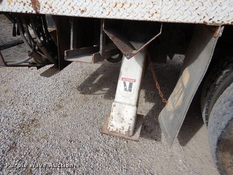 image for item LY9225 2001 Freightliner FL70  digger derrick truck