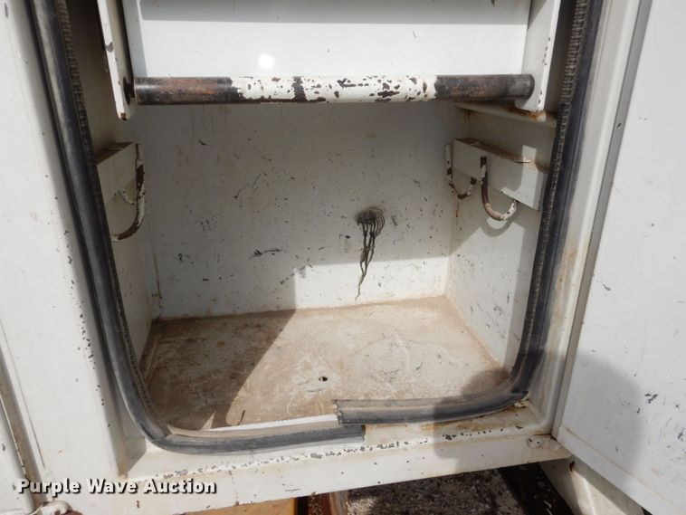 image for item LY9225 2001 Freightliner FL70  digger derrick truck