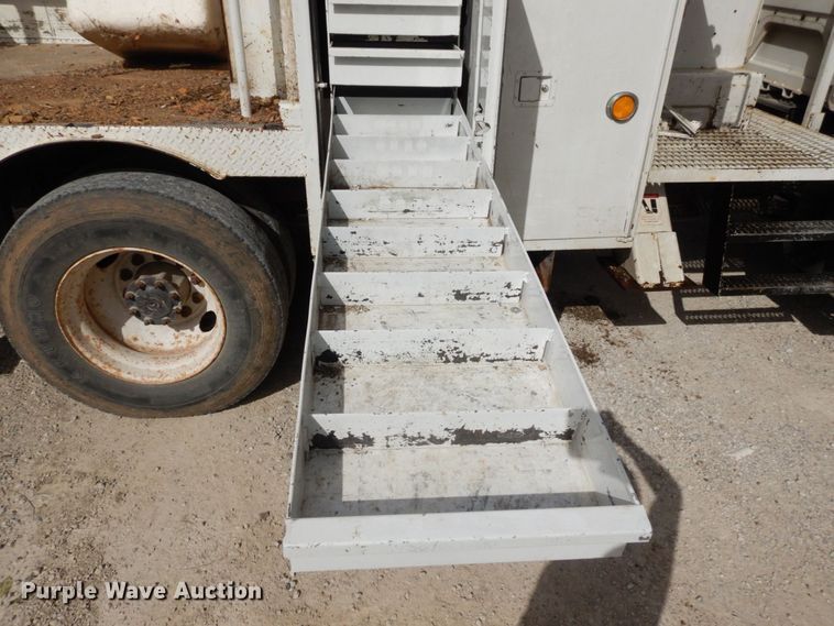 image for item LY9225 2001 Freightliner FL70  digger derrick truck