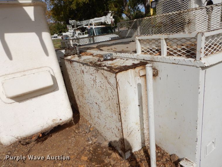 image for item LY9225 2001 Freightliner FL70  digger derrick truck